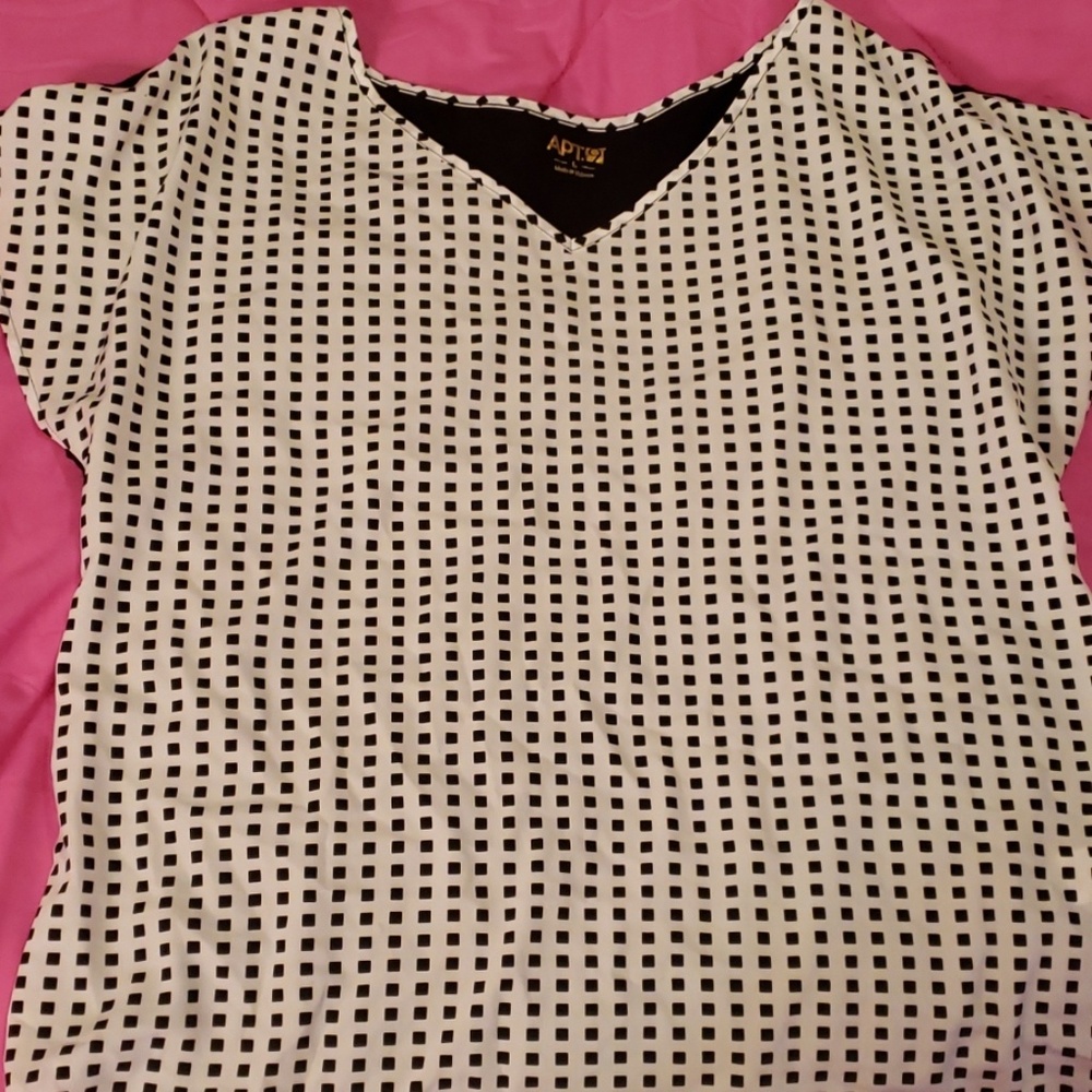 Whit and blsck blouse